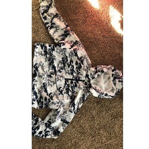 Fashion nova cropped camo wind breaker